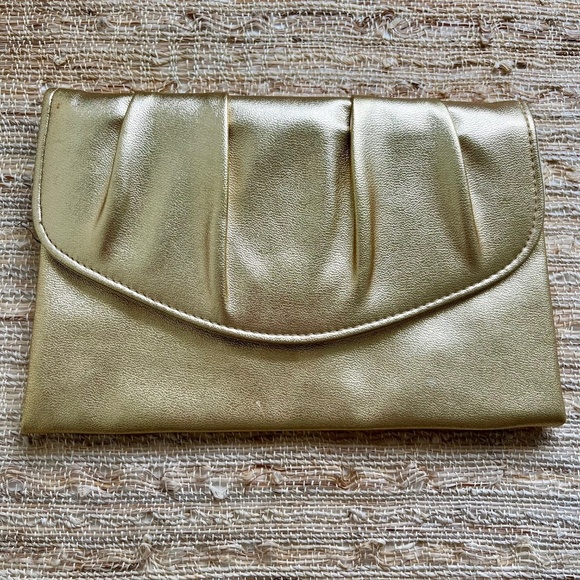 Vintage Handbags - Vintage Metallic Gold Envelope Clutch Evening Bag